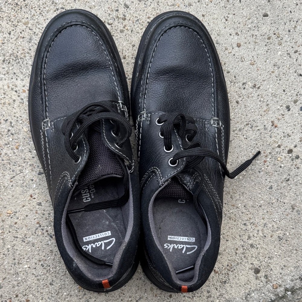 Clarks Men's Black Leather Oxfords